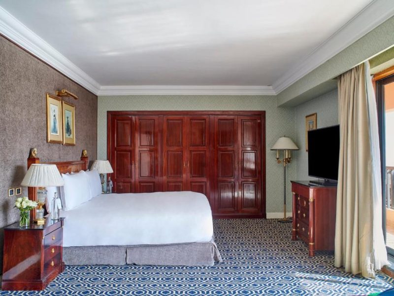 جناح رئاسي مع إطلالة على النهر وإمكانية الدخول إلى منطقة جلوس