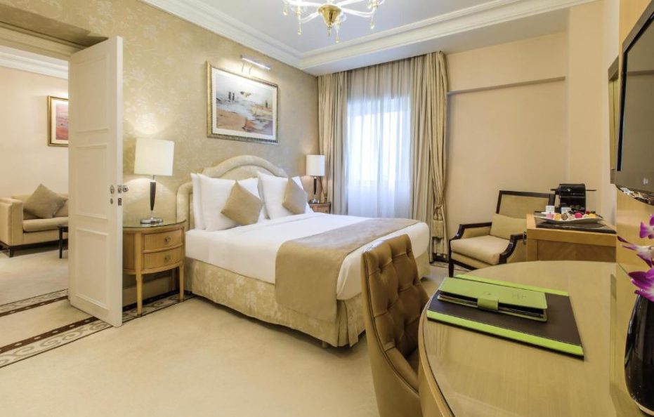 جناح جونيور مطل على المدينة