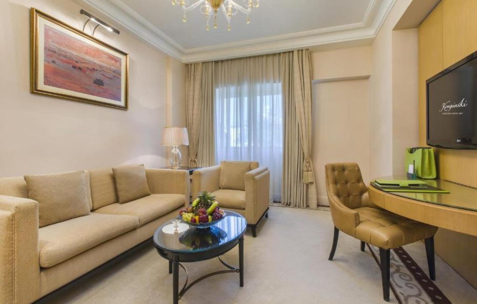 جناح جونيور مطل على المدينة