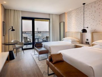 Panoramic Nile, Club lounge access, 1 King, Riverfront, Balcony