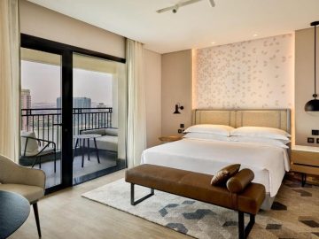 Nile Suite, Club lounge access, 1 King, Direct River view, Balcony