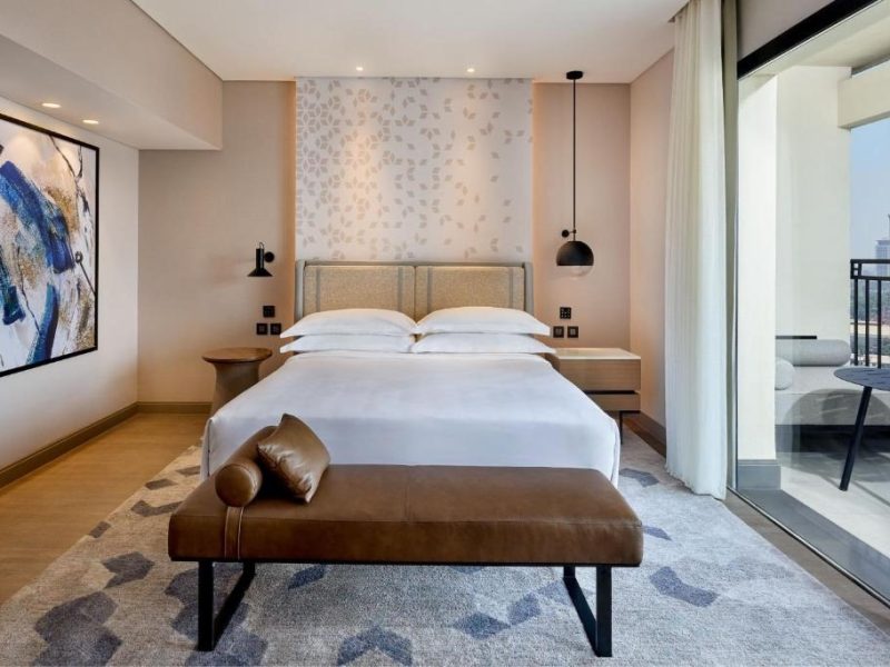 Panoramic Nile Suite, Club lounge access, 1 King, Riverfront, Balcony